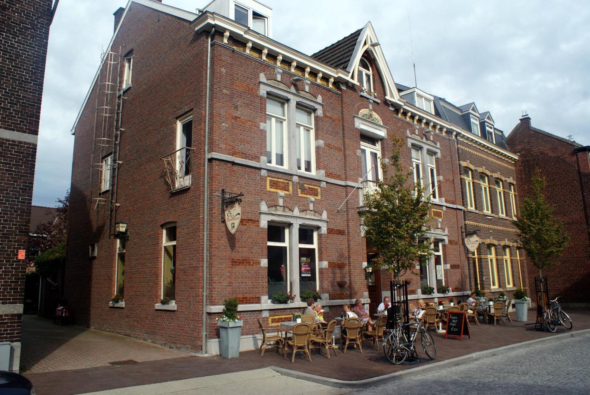 אייסדן Hotel Le Bonheur מראה חיצוני תמונה